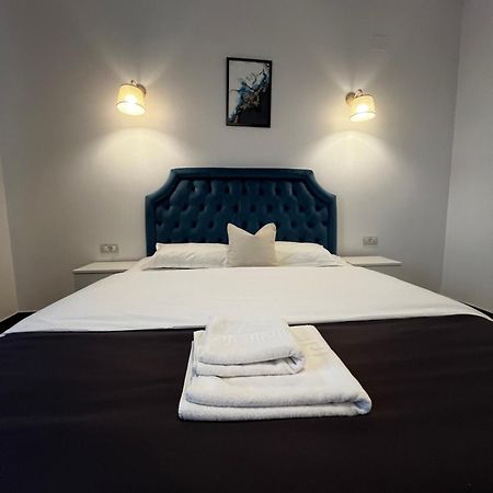 Cochet Boutique Hotell Târgu Jiu Exteriör bild