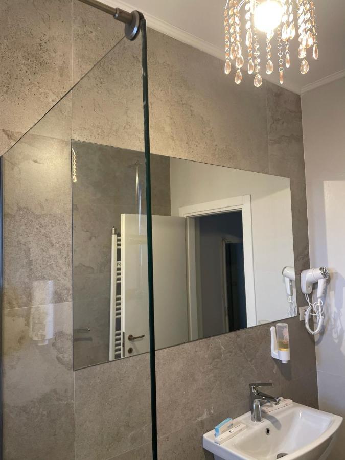 Cochet Boutique Hotell Târgu Jiu Exteriör bild