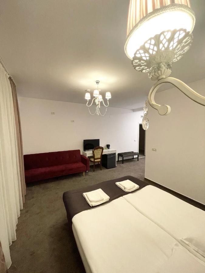 Cochet Boutique Hotell Târgu Jiu Exteriör bild