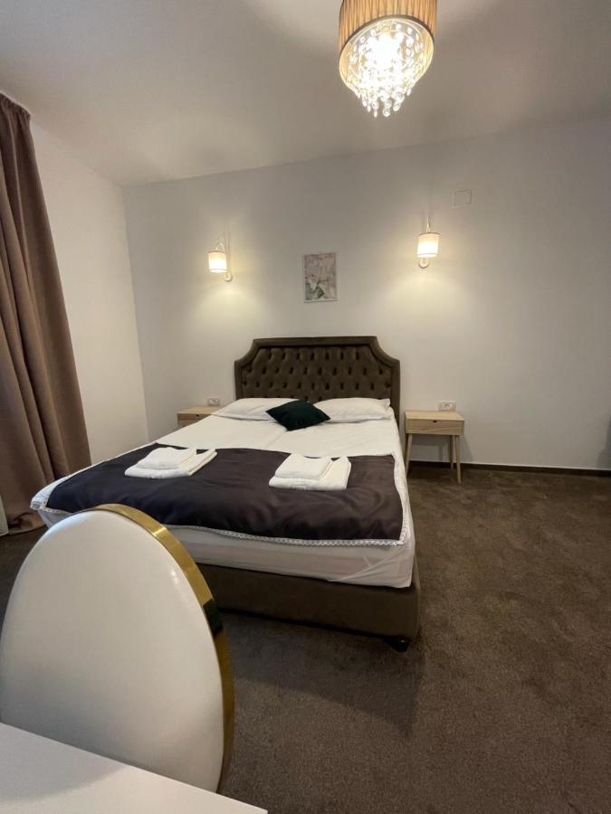 Cochet Boutique Hotell Târgu Jiu Exteriör bild