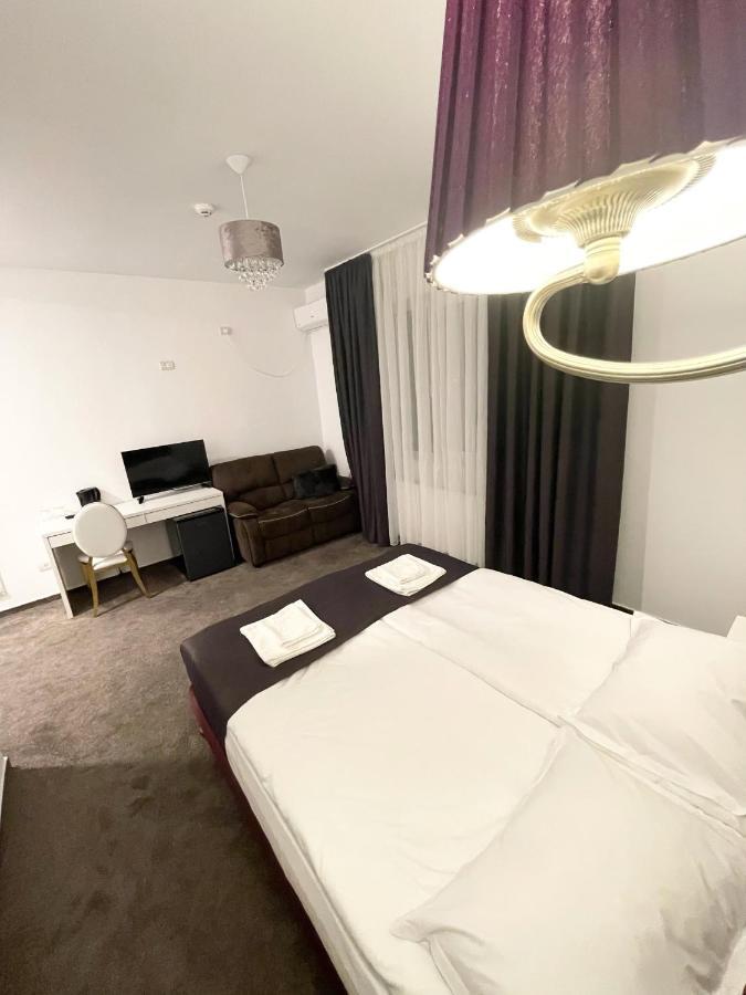 Cochet Boutique Hotell Târgu Jiu Exteriör bild
