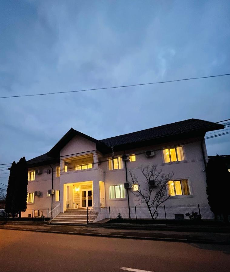 Cochet Boutique Hotell Târgu Jiu Exteriör bild