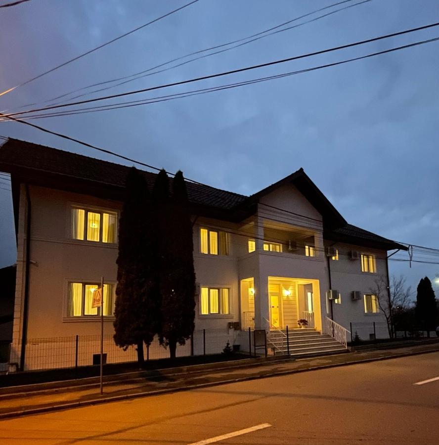 Cochet Boutique Hotell Târgu Jiu Exteriör bild