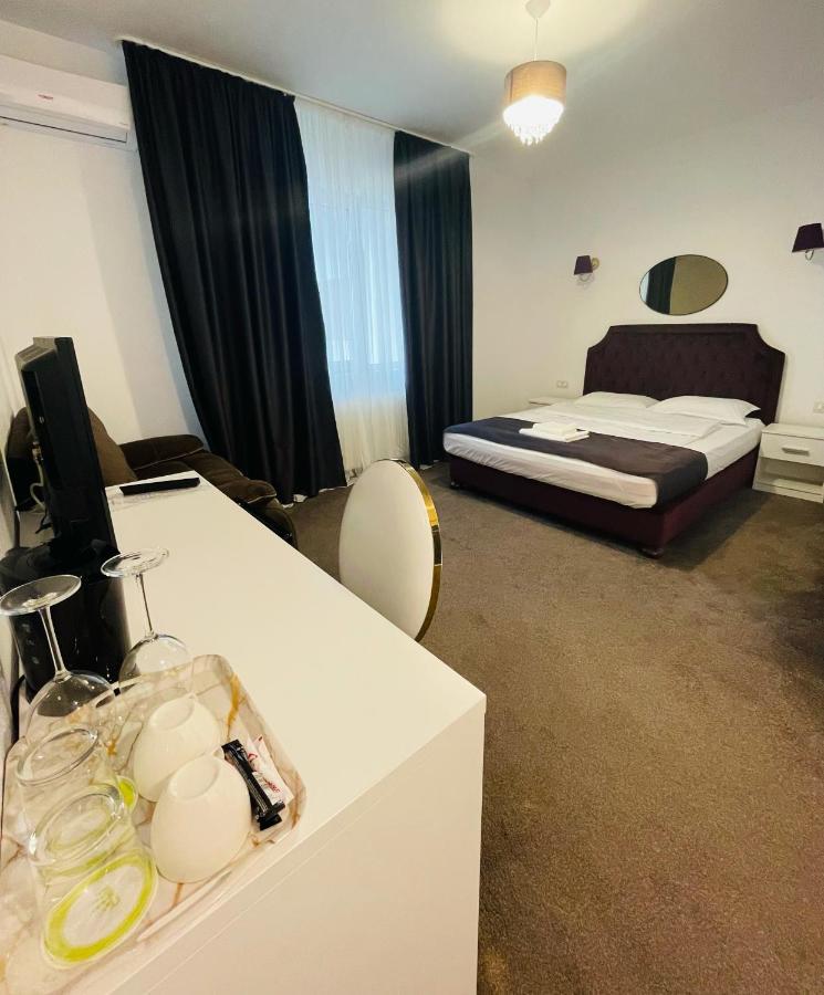 Cochet Boutique Hotell Târgu Jiu Exteriör bild