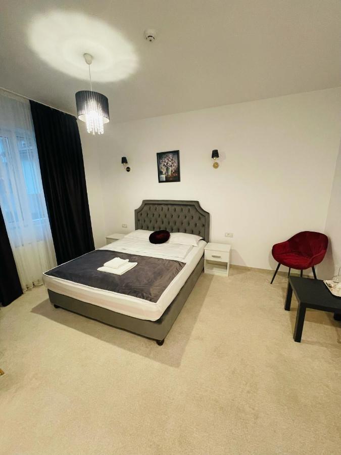 Cochet Boutique Hotell Târgu Jiu Exteriör bild