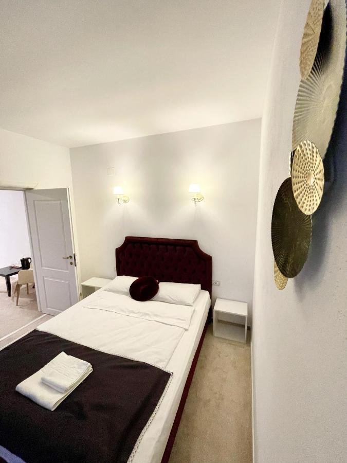 Cochet Boutique Hotell Târgu Jiu Exteriör bild