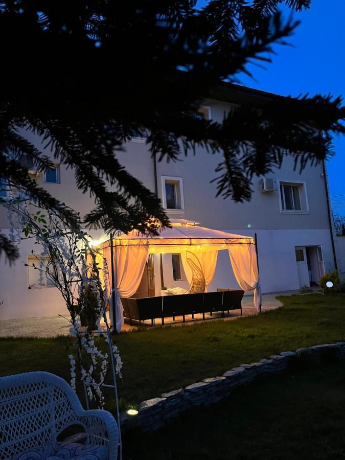 Cochet Boutique Hotell Târgu Jiu Exteriör bild