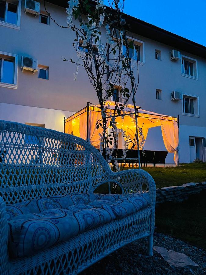 Cochet Boutique Hotell Târgu Jiu Exteriör bild