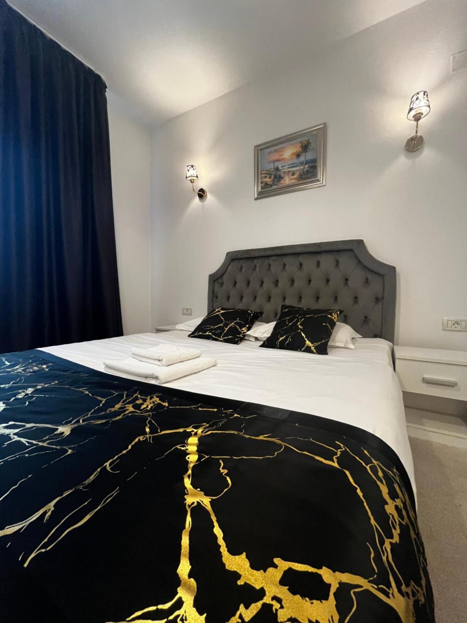 Cochet Boutique Hotell Târgu Jiu Exteriör bild