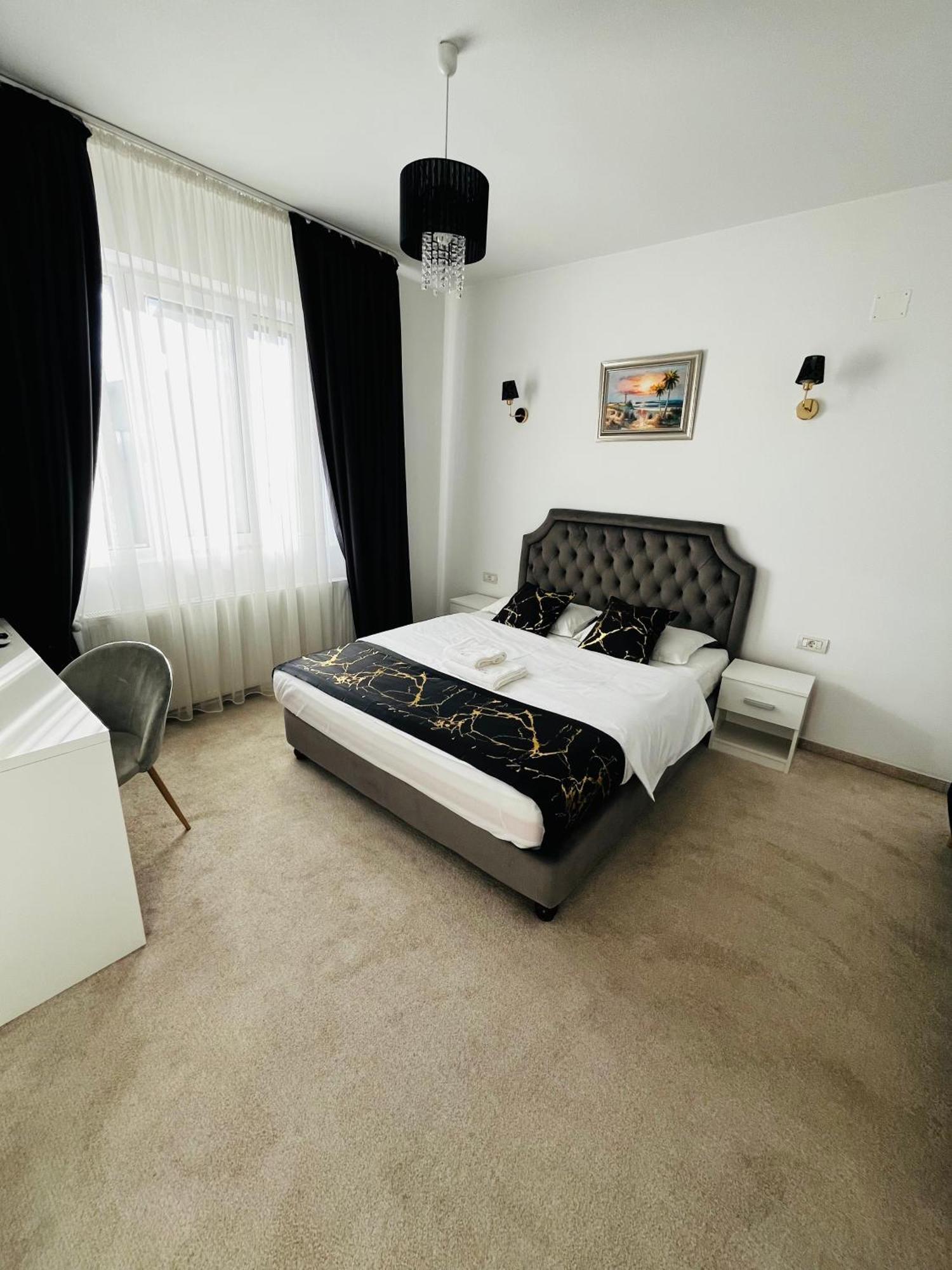 Cochet Boutique Hotell Târgu Jiu Exteriör bild