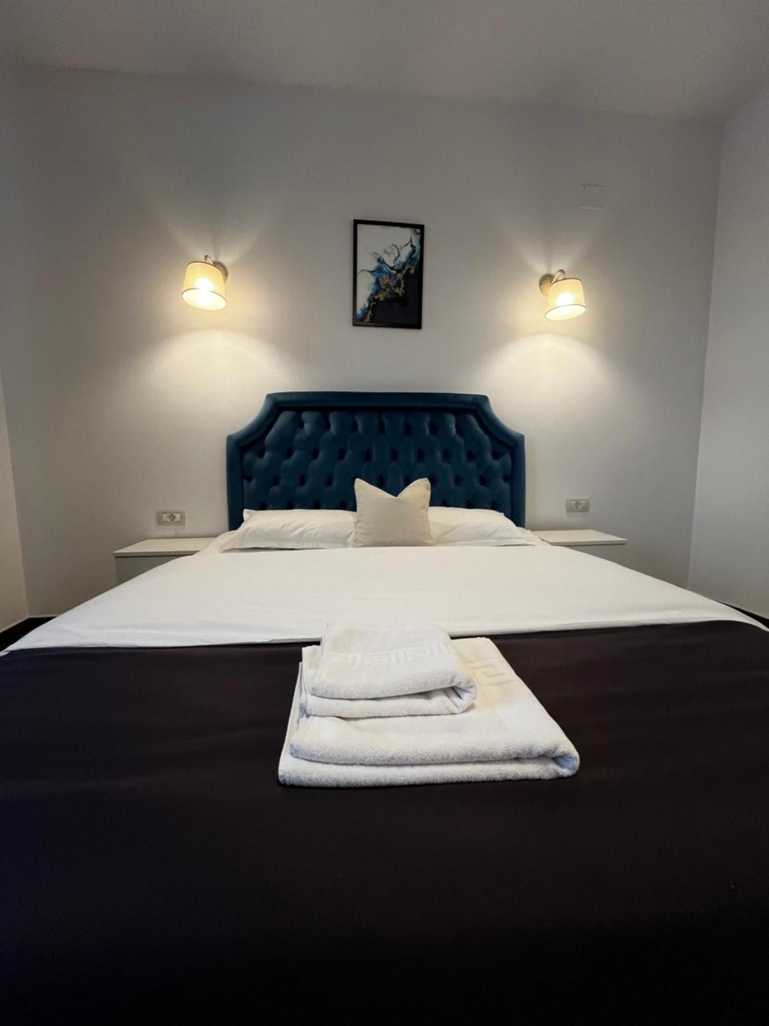 Cochet Boutique Hotell Târgu Jiu Exteriör bild
