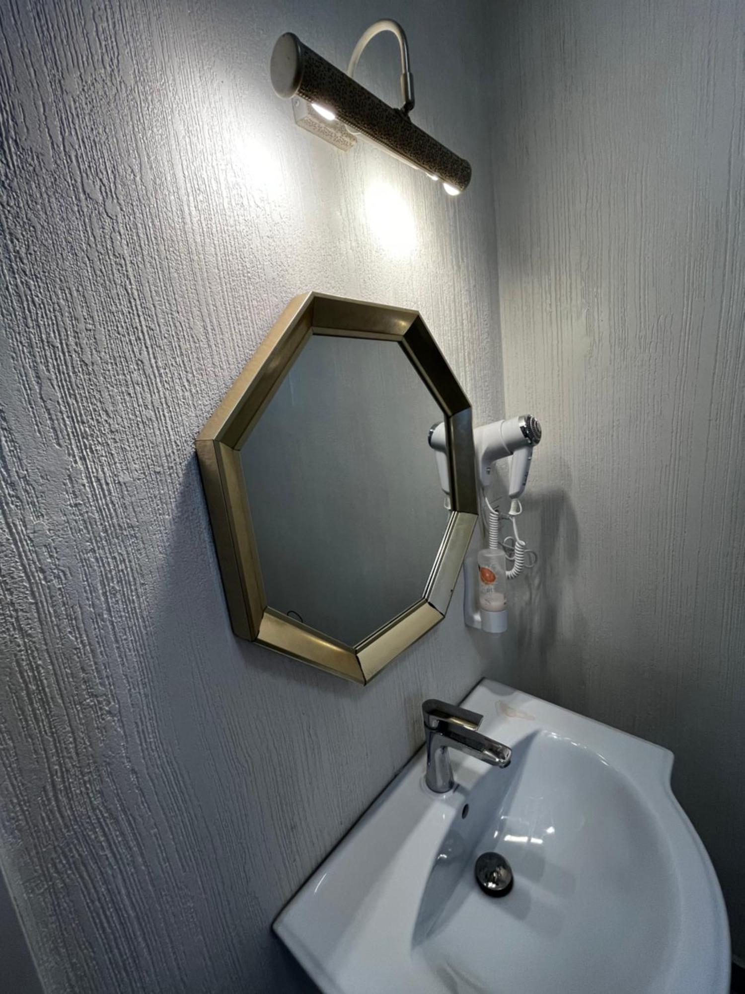 Cochet Boutique Hotell Târgu Jiu Exteriör bild