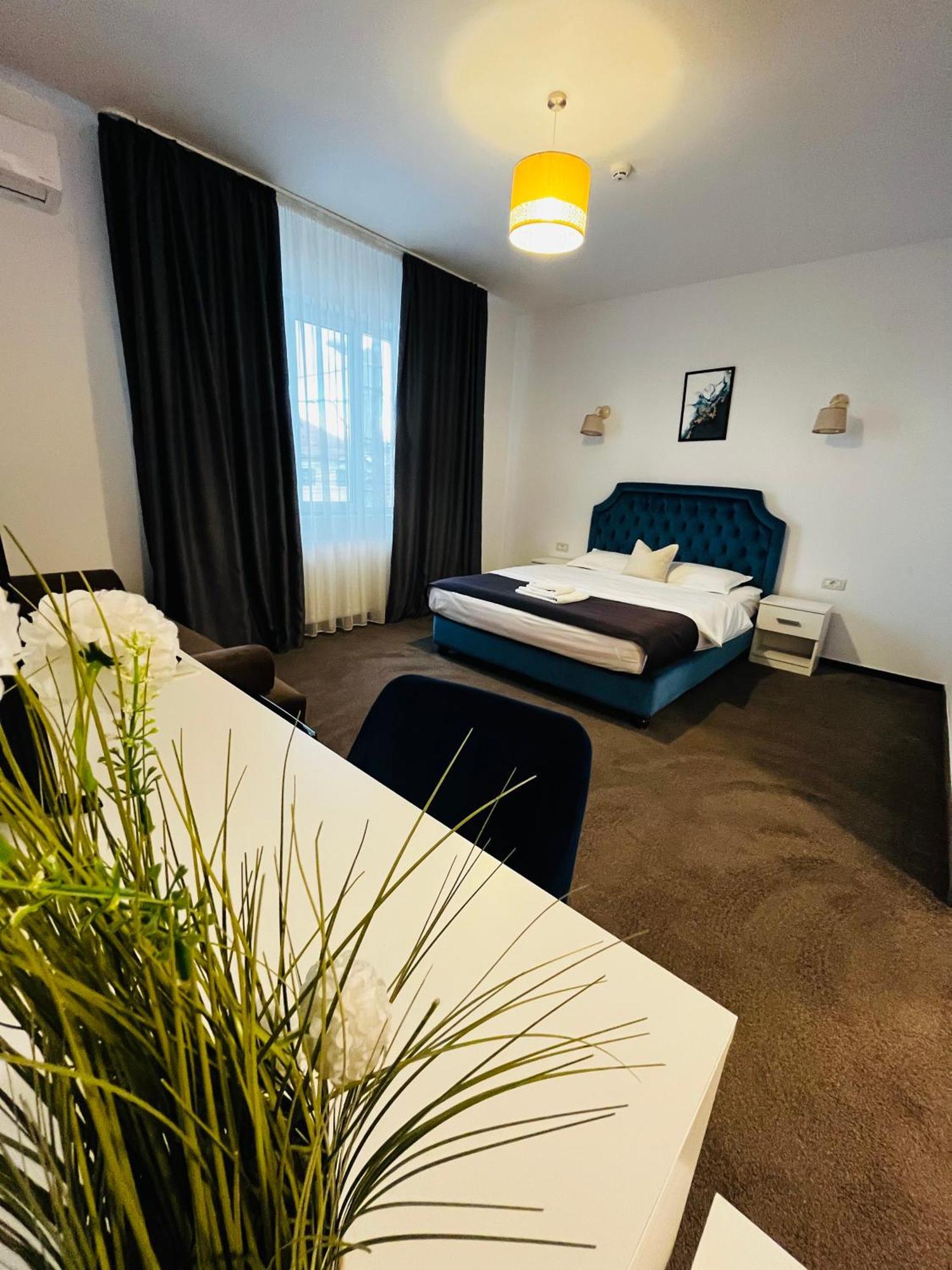 Cochet Boutique Hotell Târgu Jiu Exteriör bild