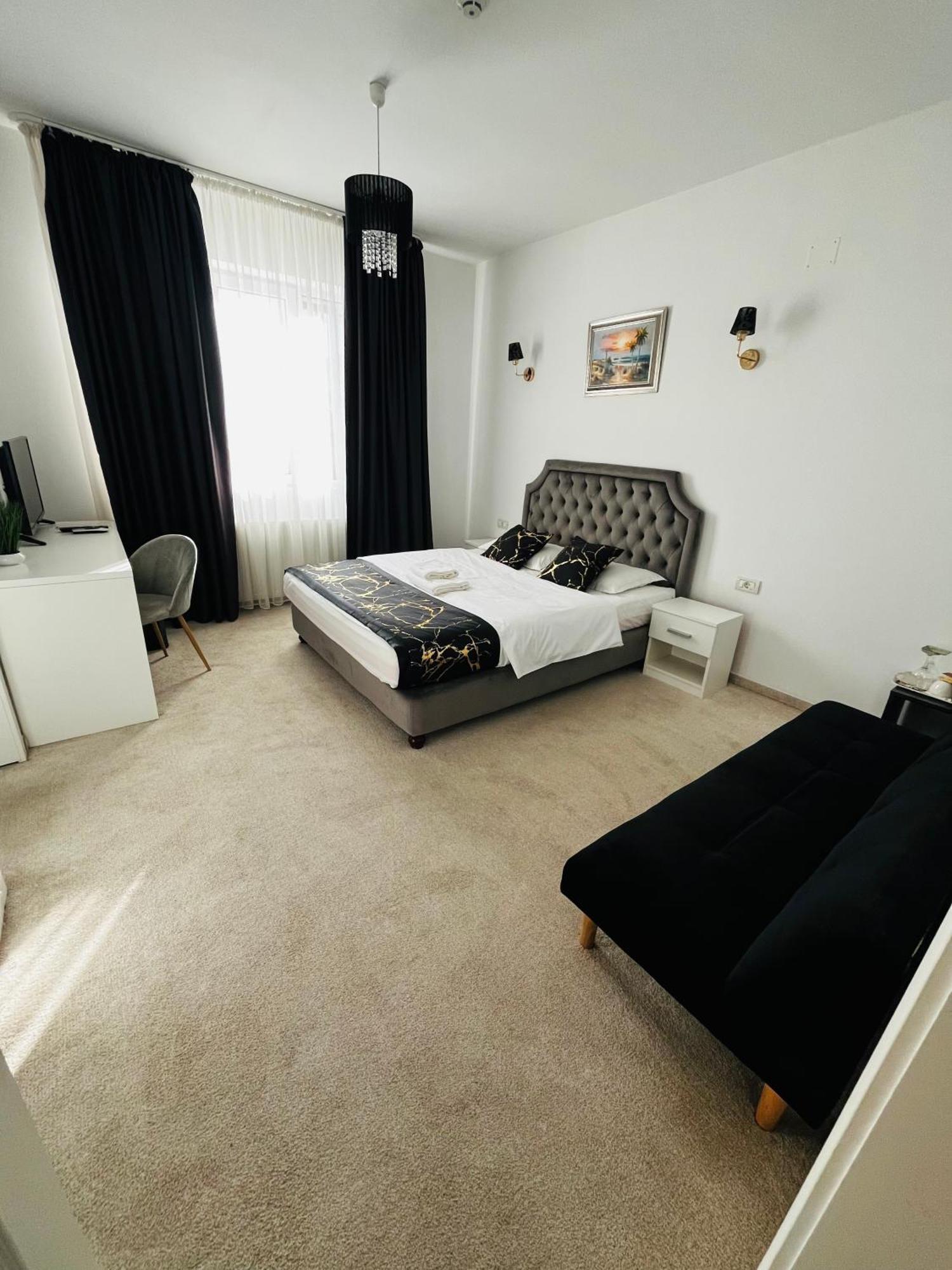 Cochet Boutique Hotell Târgu Jiu Exteriör bild