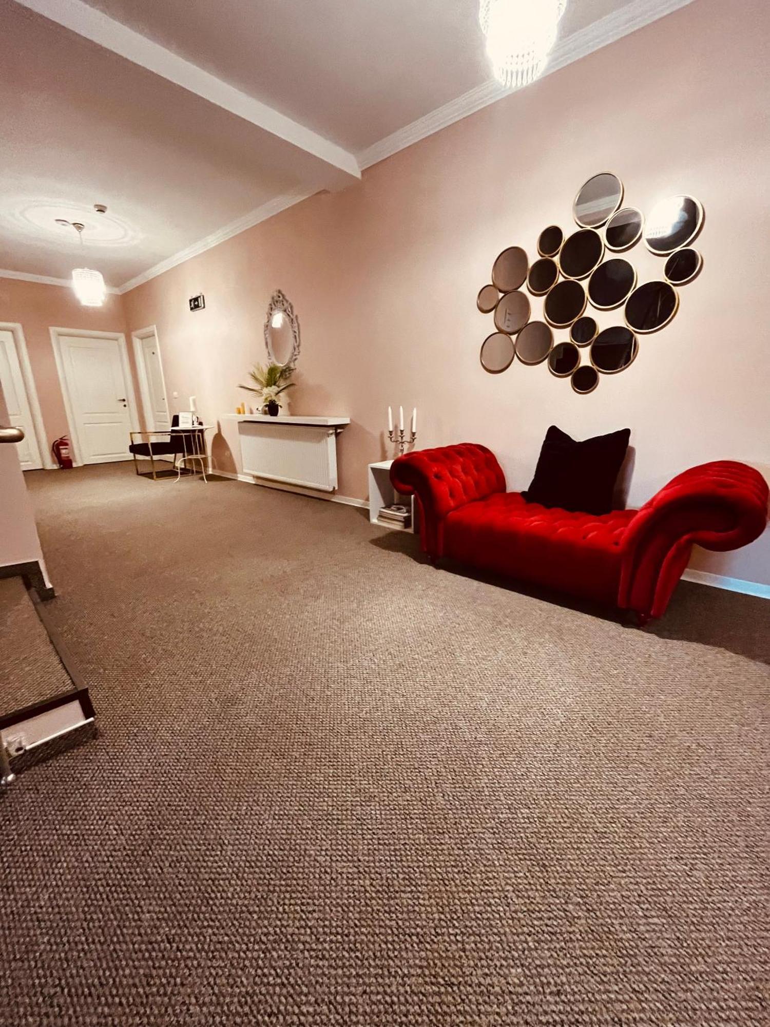 Cochet Boutique Hotell Târgu Jiu Exteriör bild