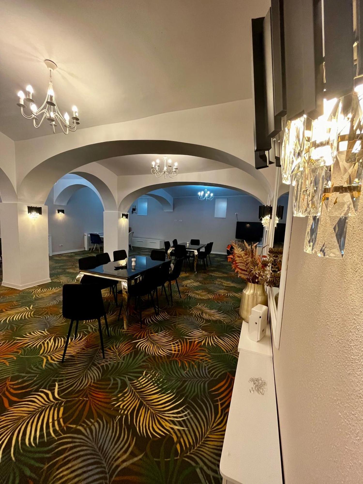 Cochet Boutique Hotell Târgu Jiu Exteriör bild